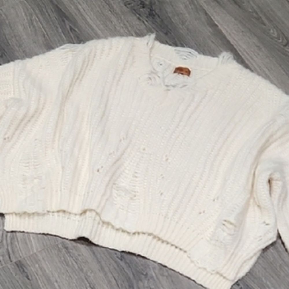 POL Cream Distressed Vneck Chunky 3/4 Sleeve Sweater